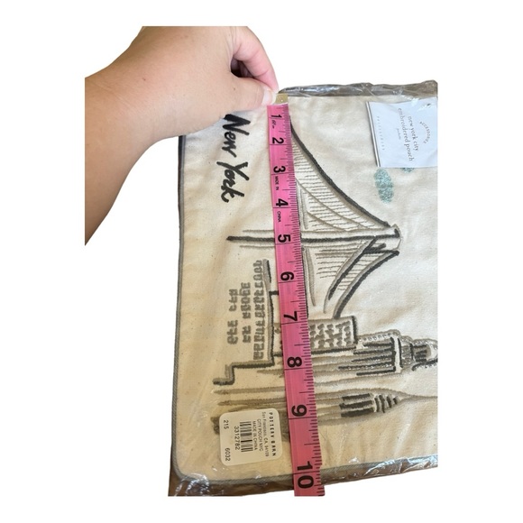 Pottery Barn New York City Embroidered Zip Travel Pouches - Picture 13 of 14